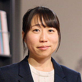 �R�� ����