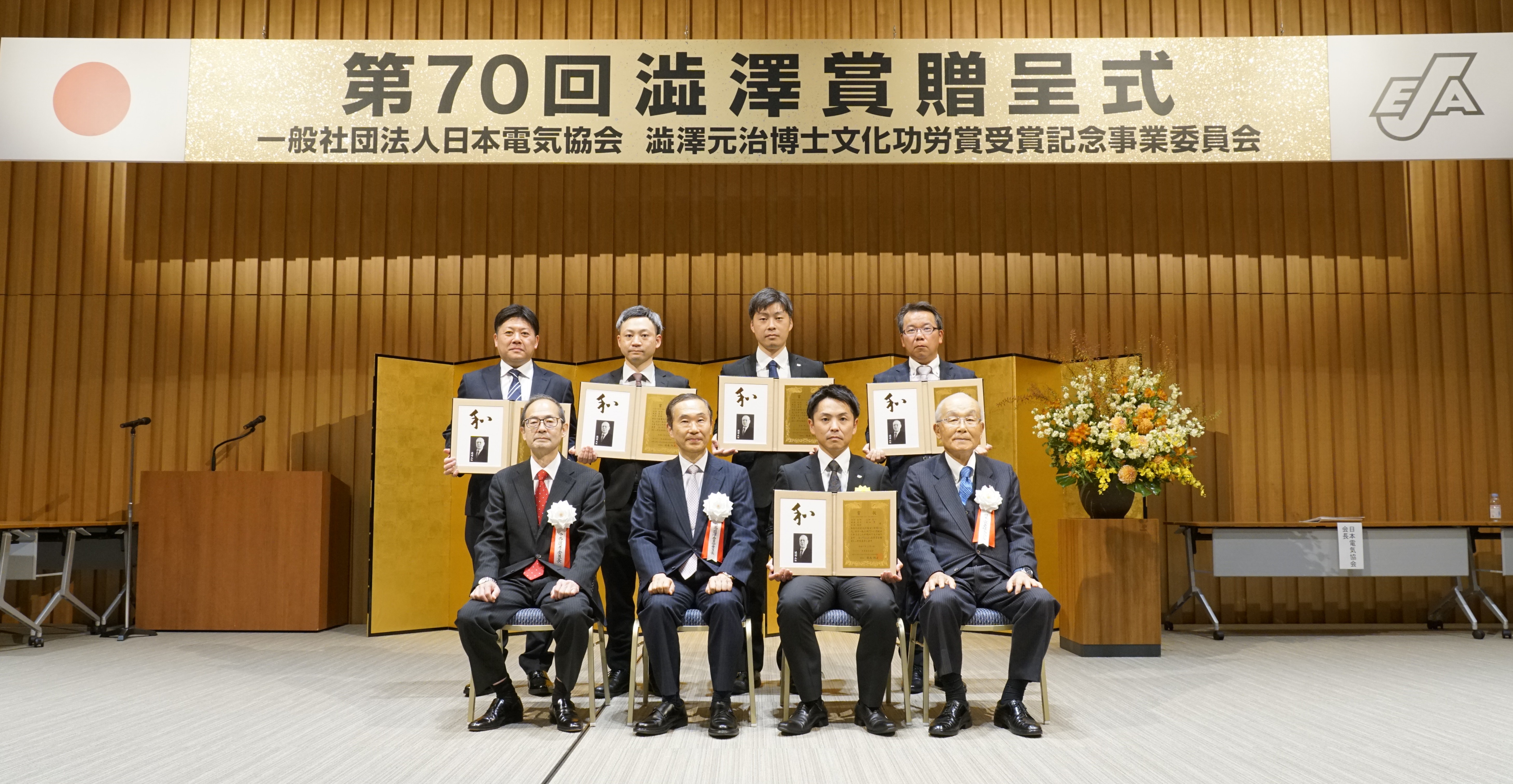 ���܎��̗l�q