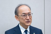 鈴木氏